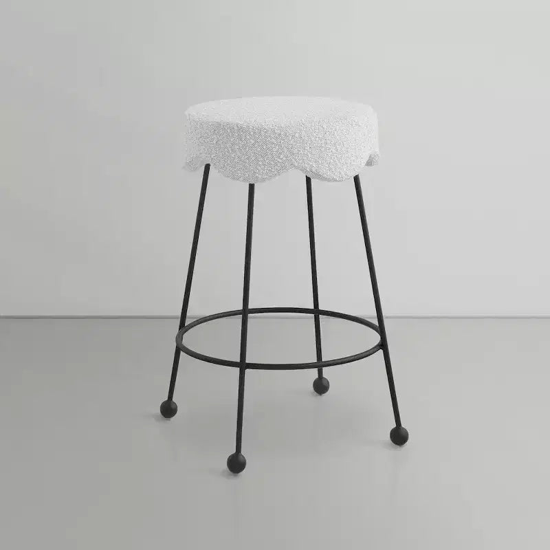 Sgabello da bancone Fleur in tessuto bouclé crema