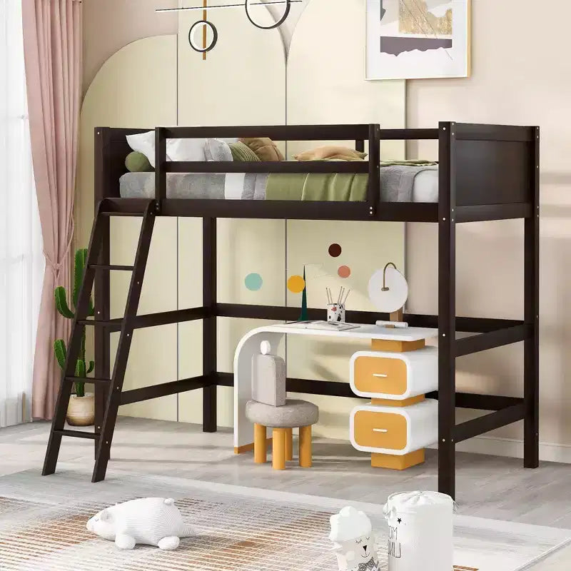 Letto a soppalco alto singolo in legno massello con scaletta e sponde di protezione