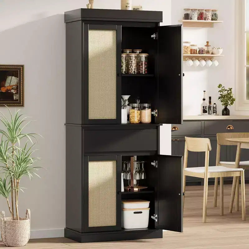 Mobile Contenitore Alto con Ante in Rattan, Ripiani Regolabili e Cassetto – Nero