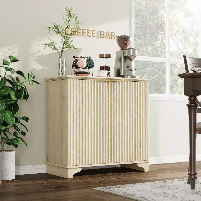 Mobile credenza a 2 ante con scanalature e ripiani regolabili