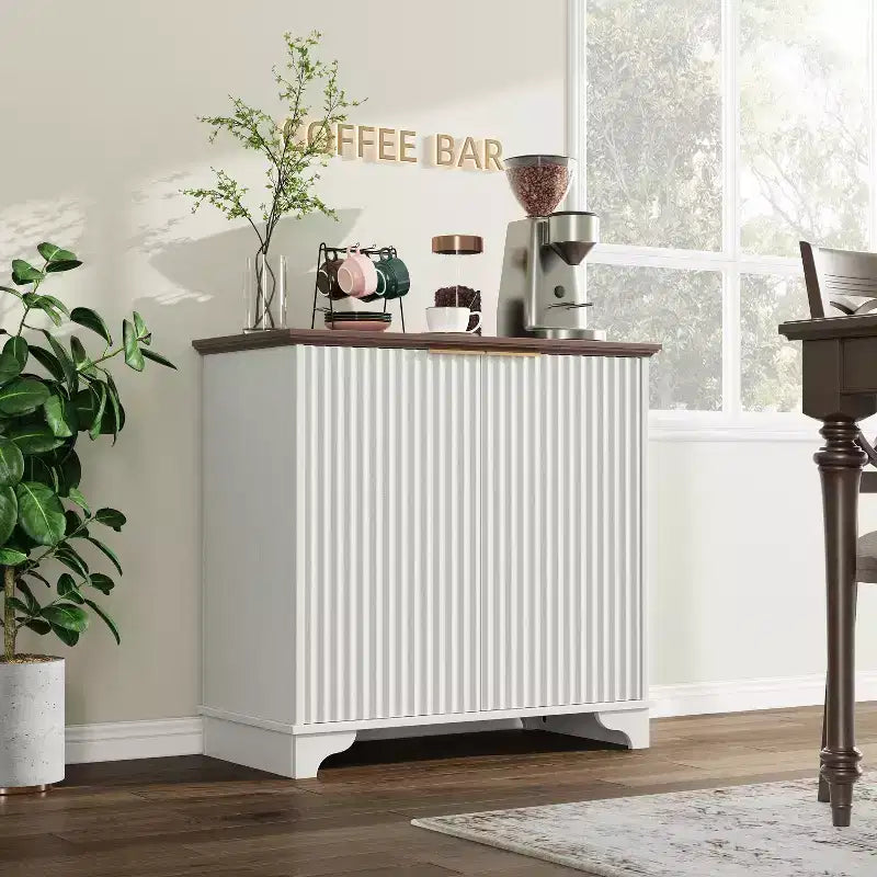 Mobile credenza a 2 ante con scanalature e ripiani regolabili