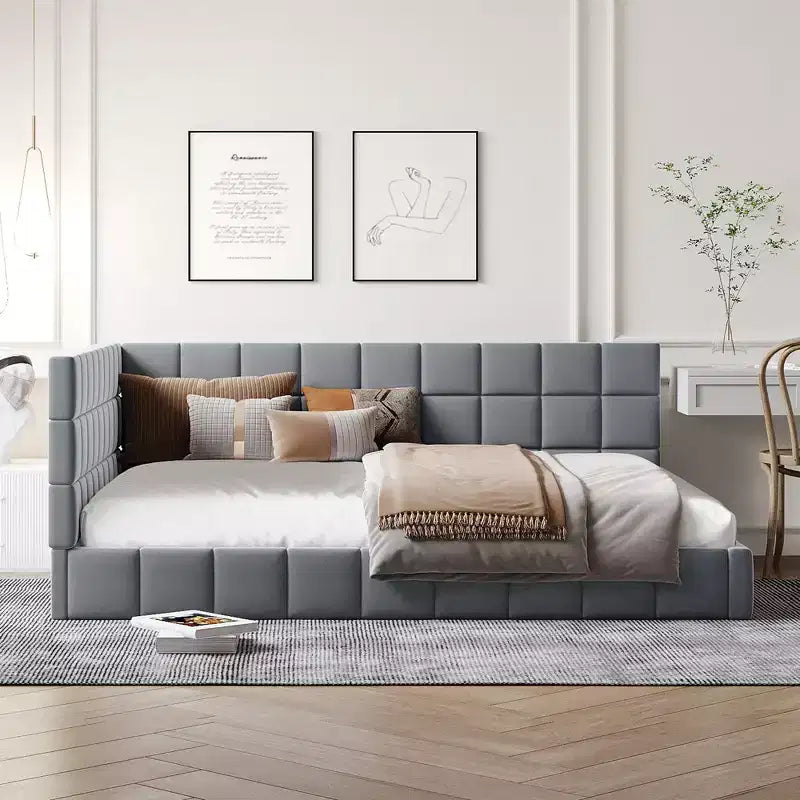 Divano letto in velluto a grandezza naturale con schienale e braccioli