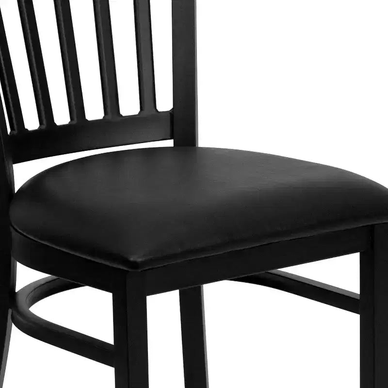 Sedia da pranzo in metallo con schienale verticale e seduta imbottita