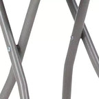 Sgabello pieghevole con seduta in plastica nera e struttura in metallo grigio