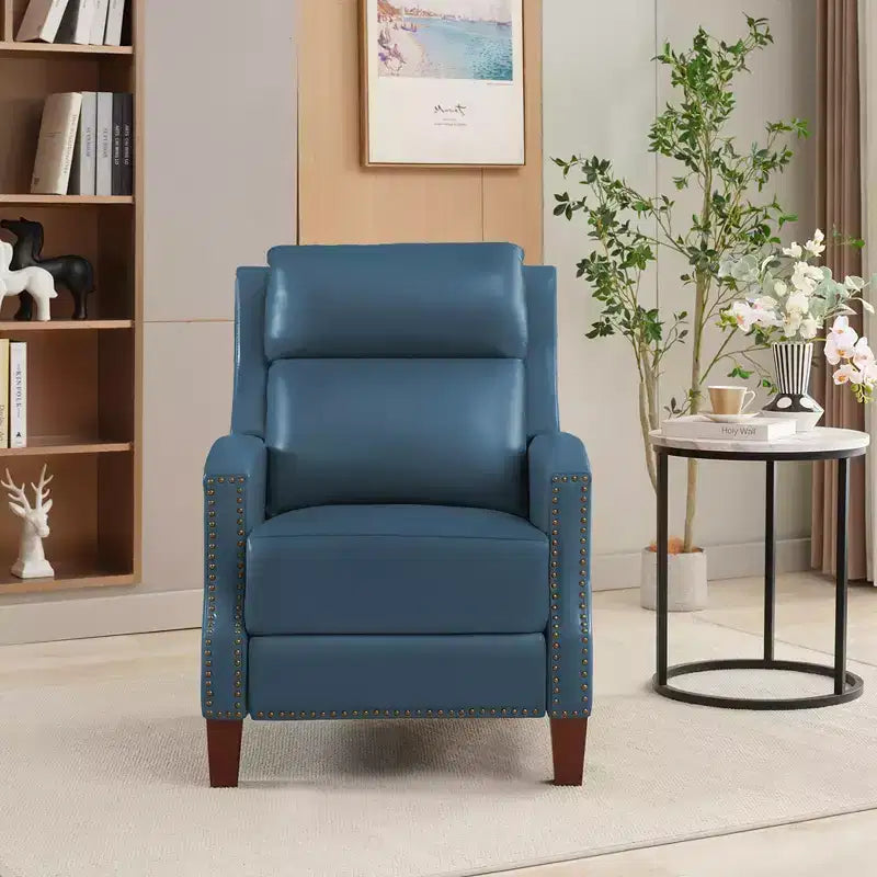 Poltrona reclinabile a spinta con rivestimento in similpelle e decorazione a rivetti