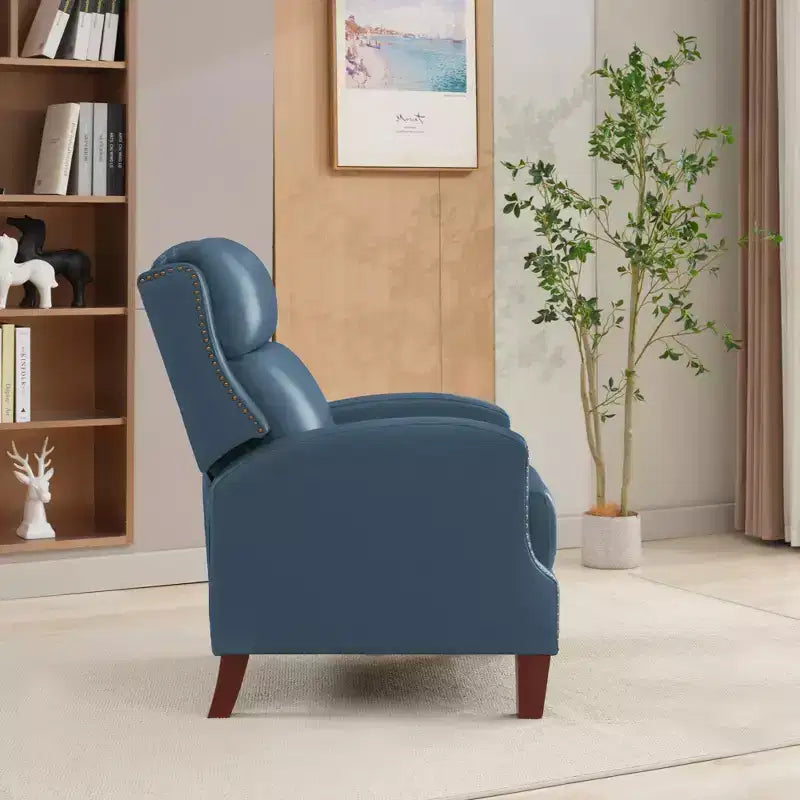 Poltrona reclinabile a spinta con rivestimento in similpelle e decorazione a rivetti