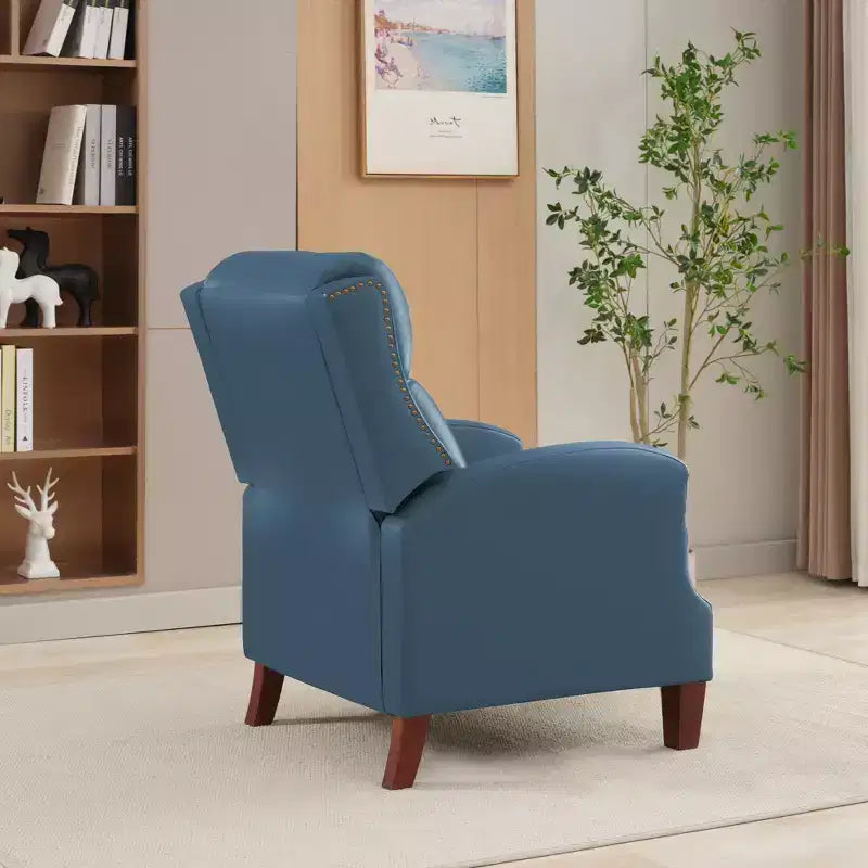 Poltrona reclinabile a spinta con rivestimento in similpelle e decorazione a rivetti