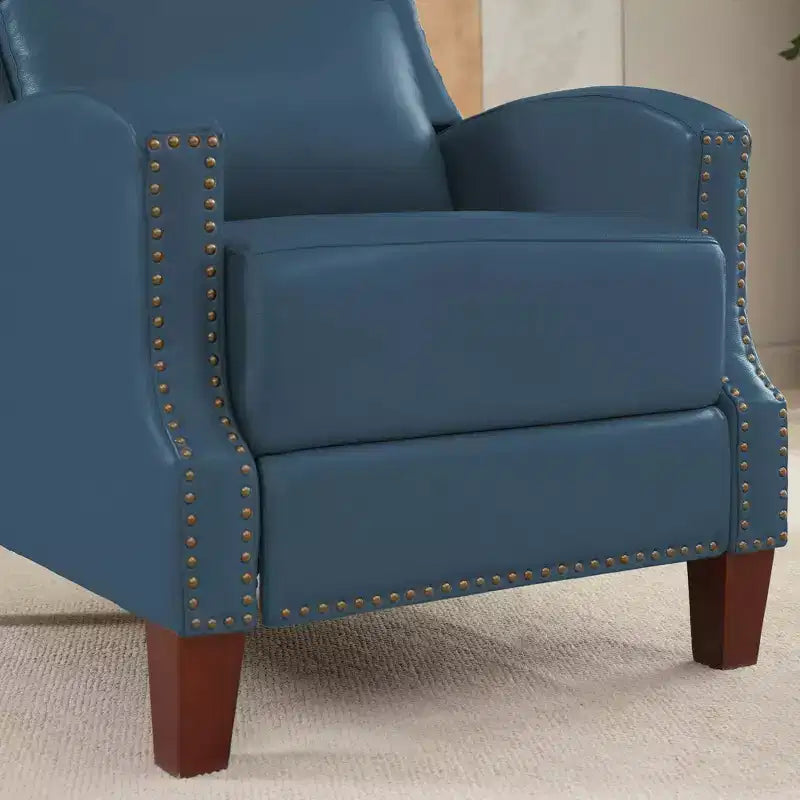 Poltrona reclinabile a spinta con rivestimento in similpelle e decorazione a rivetti