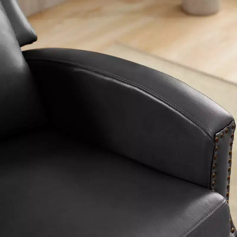 Poltrona reclinabile a spinta con rivestimento in similpelle e decorazione a rivetti